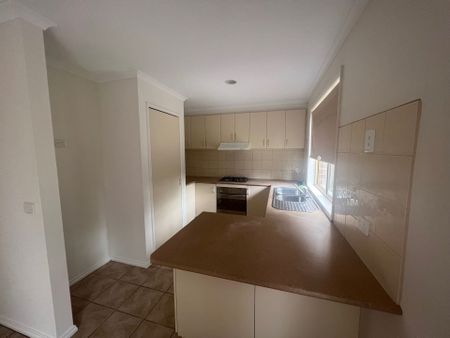 Three Bedroom Home Situated In Quiet Street - Photo 5