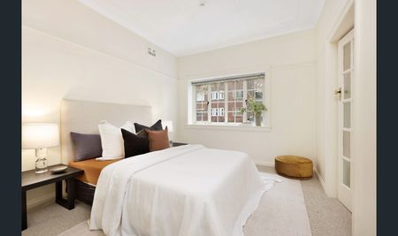 Spacious Two-Bedroom Apartment in a Boutique Macleay Street Building - Photo 4
