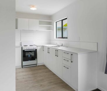 Recently renovated two bedroom charmer! - Photo 5