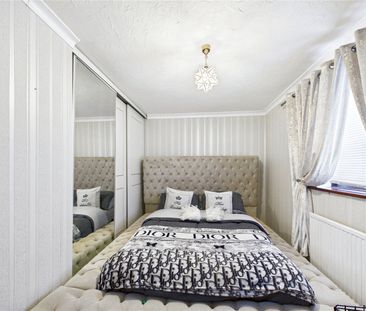 Gainsborough Drive, Lawford, Manningtree, Essex, CO11 2LF - Photo 4