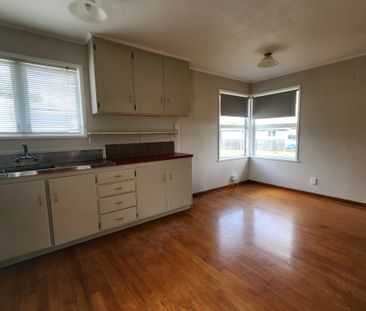 LOCATION LOCATION CLOSE TO MOTORWAY AND SCHOOLS - Photo 5