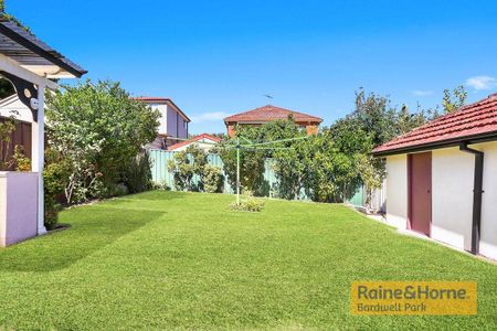 8 Hansen Avenue, Earlwood, NSW 2206 - Photo 2