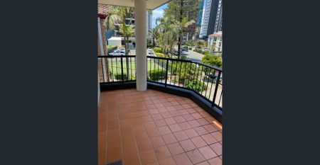 Top floor unit in boutique building of only 6 units. - Photo 2