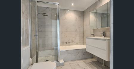 Split Level Apartment in the Heart of Miranda - Photo 2