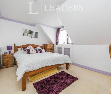 4 bedroom detached house to rent - Photo 3