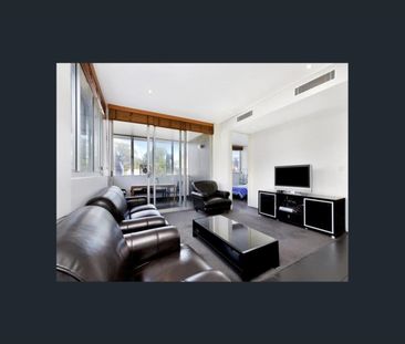 Stylish Two-Bedroom Apartment in the Iconic “Capella” Development - Photo 1