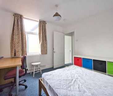 4 bedroom terraced house to rent - Photo 6