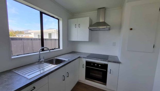 Two Bedroom - Renovated Home - Photo 1