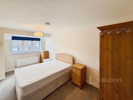 1 bedroom in a house share to rent - Photo 4