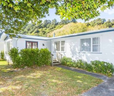Charming 3BR Family Home in Te Marua - Photo 5