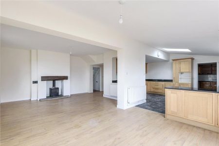 5 bedroom detached house to rent - Photo 2