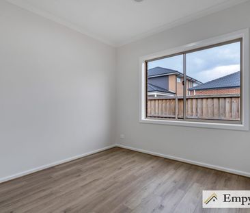 Spacious Family Home With 2 Living Zones & 3 Bathrooms! - Photo 5