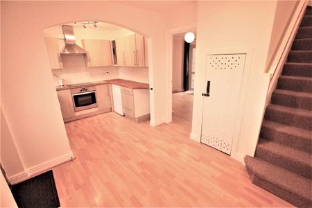 3 bedroom end of terrace house to rent - Photo 5