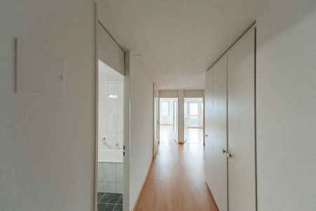 Attractive 2.5-room apartment with modern equipment - Photo 2