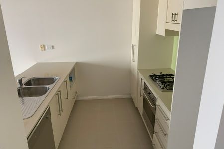 Spacious Modern Apartment in the Heart of Gosford CBD - Photo 4