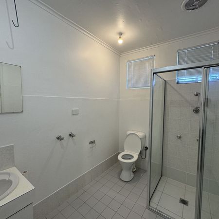 2/13 Adams Street, Queanbeyan - Photo 3