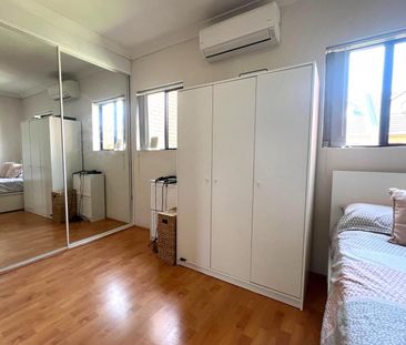 BEAUTIFUL 2 BEDROOM TOWNHOUSE PLUS EXTRA LARGE STUDY - Photo 6