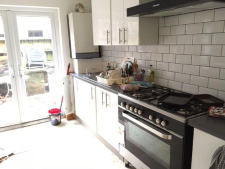 3 bedroom house share to rent - Photo 2