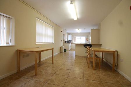 8 bedroom terraced house to rent - Photo 2