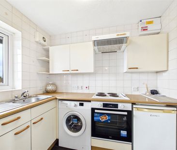 Dale Close, Stanway, Colchester, Essex, CO3 0FG - Photo 6