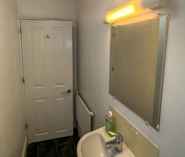 1 bedroom in a house share to rent - Photo 6