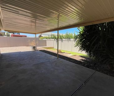 WHAT A STUNNER - Photo 4