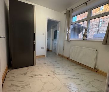 Room in a Shared House, Clarendon Road, M16 - Photo 6