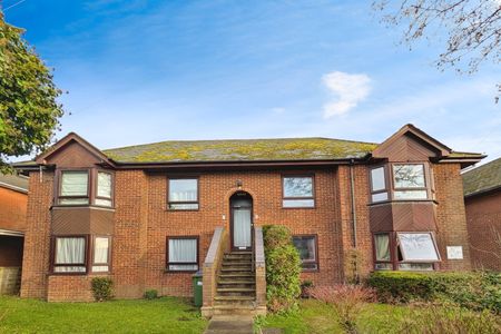 The Pines, SO16 - Photo 5