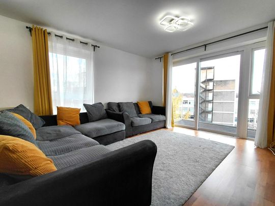 Aquarius Court, Edgware, London - Photo 1