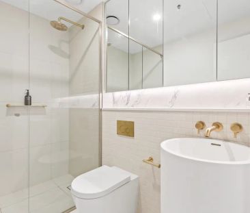 Stunning Apartment in the Heart of Box Hill. - Photo 5