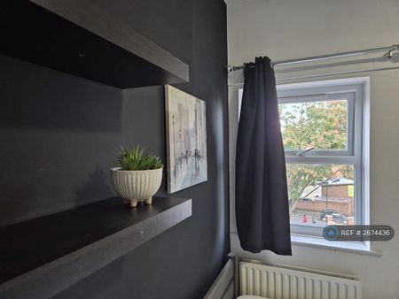 1 bedroom in a house share to rent - Photo 3