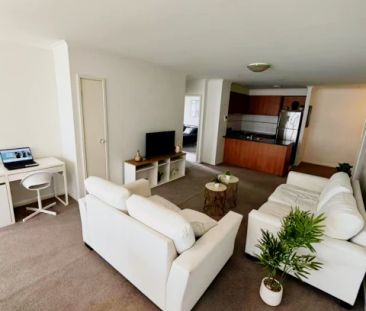 3 Bedrooms 2 Bathrooms - Photo 1