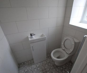 2 bedroom end of terrace house to rent - Photo 4