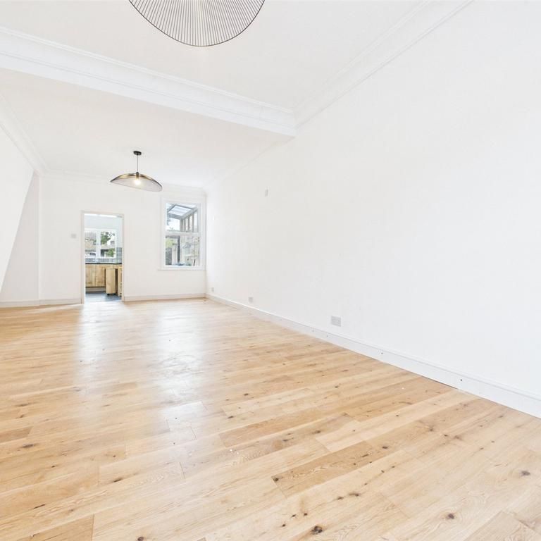 4 bedroom semi-detached house to rent - Photo 1