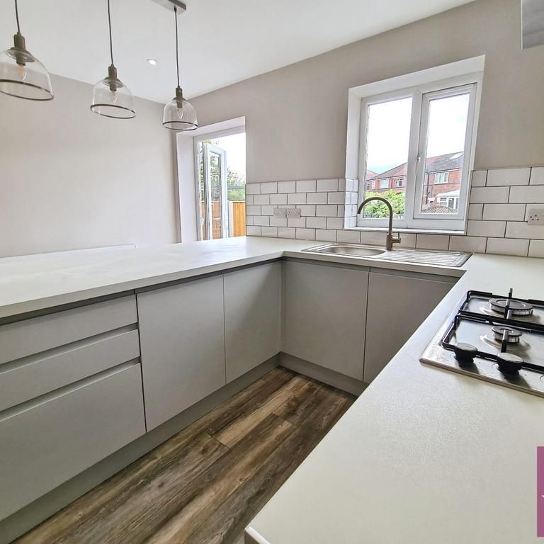 2 bedroom end of terrace house to rent - Photo 1