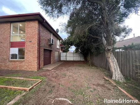 21 Winfield Drive, Kurunjang, VIC 3337 - Photo 4