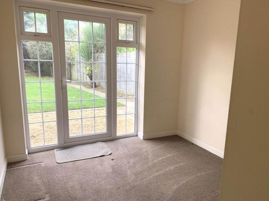 2 bedroom bungalow to rent - Photo 1