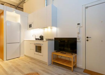 Carrer de Sant Pere Màrtir, Barcelona, Catalonia 08012 - Photo 5