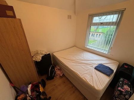 3 bedroom private hall to rent - Photo 5