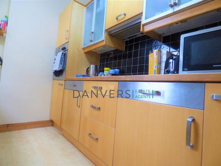 3 bedroom end of terrace house to rent - Photo 2