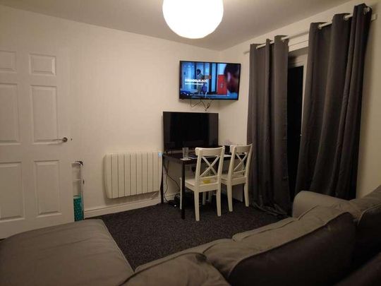 Bedroom Student Flat - Available Now, LN5 - Photo 1