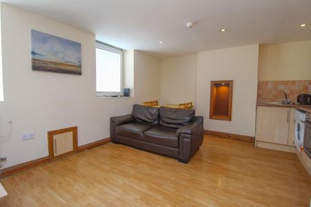 3 bedroom flat to rent - Photo 2