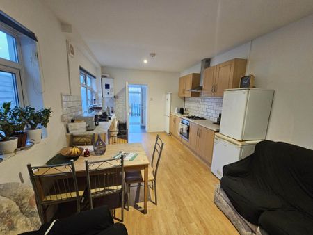 Price £570 pcm - Available Now - Furnished - Photo 4