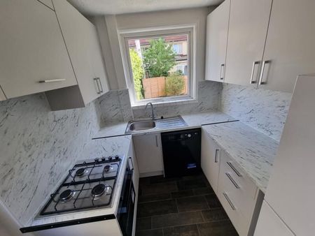 Buckingham Avenue, Hyde Park - Photo 5