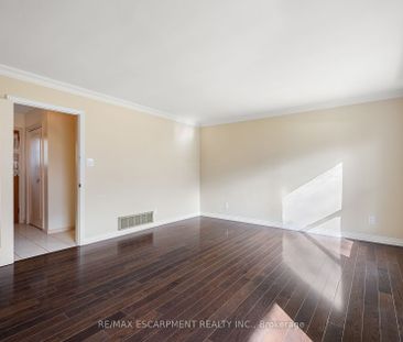 Detached Home For Lease | W8030076 - Photo 4