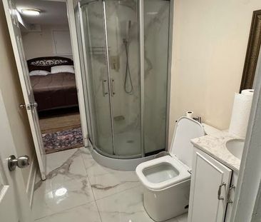 For Lease - 337 Bristol Road, Newmarket, Ontario - Photo 2