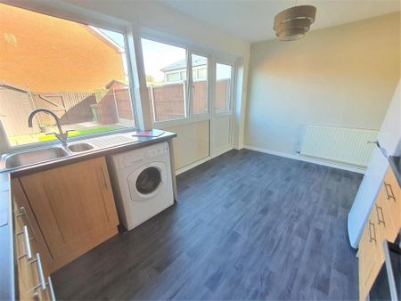 3 bedroom terraced house to rent - Photo 5