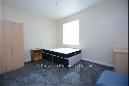 3 Bedroom Flats in Leeds - Photo 4
