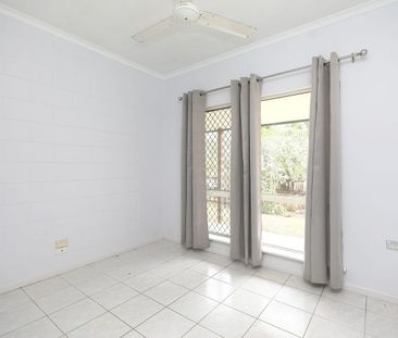 Fully Tiled - Huge Patio - Large Shed - Pool - Solar - Rear Access - Photo 2