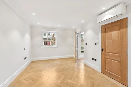 3 bedroom house in Knightsbridge - Photo 4